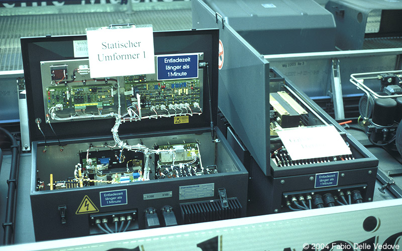 Der Statische Umformer 1 auf dem Dach eines R 3.3 (München, 27.10.2001).