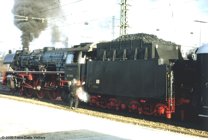 03 2295 mit dem Allgäuexpreß in München-Pasing