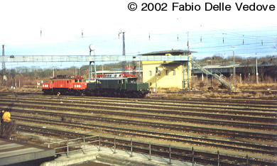 Zum Vergrößern klicken - E94 192 und 102.37 in München-Laim - Bild 7