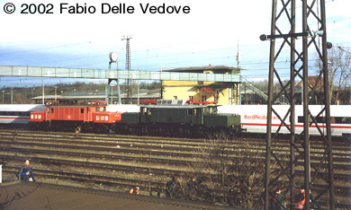 Zum Vergrößern klicken - E94 192 und 102.37 in München-Laim - Bild 8