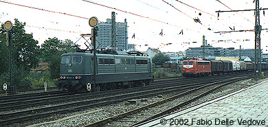 151 172-6 und 140 128-2 (München Heimeranplatz, August 1990)