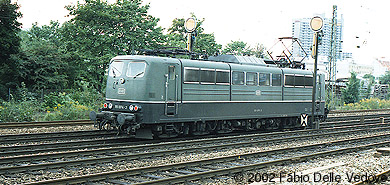 151 074-2 fährt zum Rangierbahnhof München-Laim (München Heimeranplatz, August 1990)