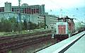 München Heimeranplatz - Juli 2001 - 360 866-8 mit Staubwagen aus Richtung Mittersendling