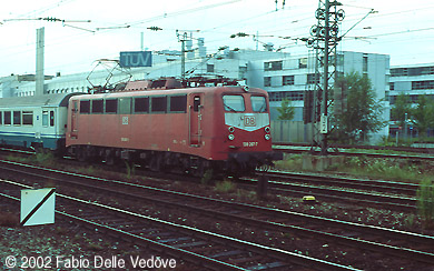 München Heimeranplatz - Juli 2001 - 139 287-7 bringt die leeren Wagen des EC 84 "Michelangelo" zum Abstellen zum Ostbahnhof