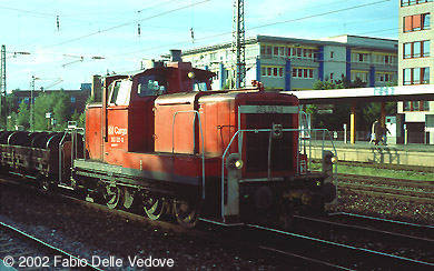 363 133-0 mit offenen Güterwagen in Richtung München Süd (München Heimeranplatz, Juli 2001)