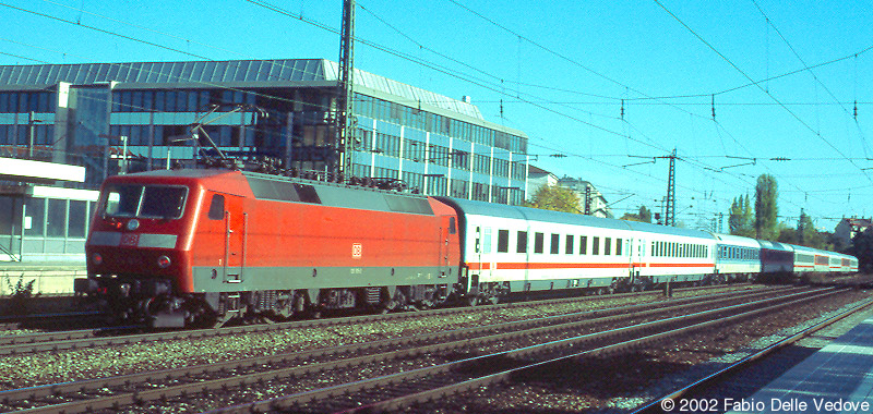 Verkehrsrote 120 in Richtung Rosenheim (München Heimeranplatz, Oktober 2001)
