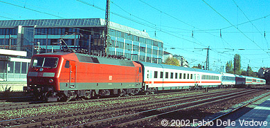 Verkehrsrote 120 in Richtung Rosenheim (München Heimeranplatz, Oktober 2001)