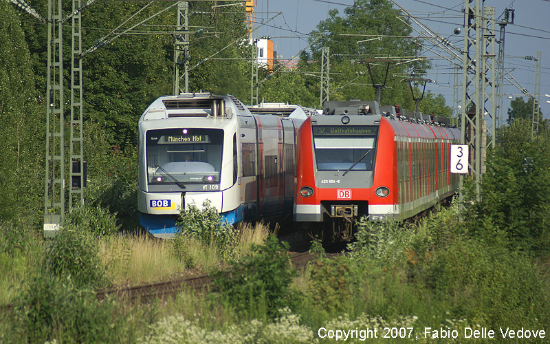  VT 109 der BOB in Richtung München Hbf und S 7 nach Wolfratshausen.