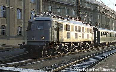 Abfahrt des Sonderzuges zur Karwendelrundfahrt (München Hauptbahnhof, 1990).