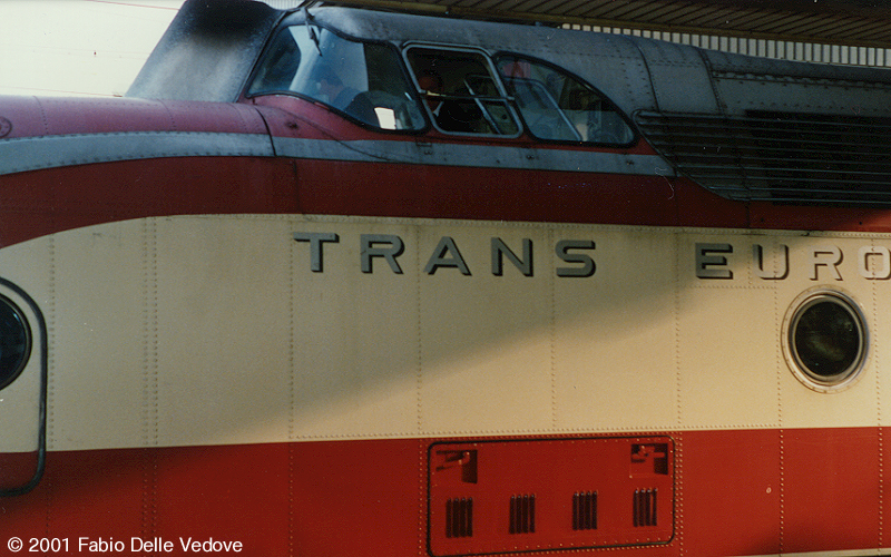 Die Lokführer haben den Führerstand bereits gewechselt (München Hauptbahnhof, 1989).