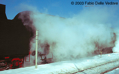 Zum Vergrößern klicken - Dampfzauber der 01 066 (Kempten, 15.02.2003).